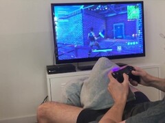 Fortnite blowjob! asian gf distracts me and gets fucked Thumb