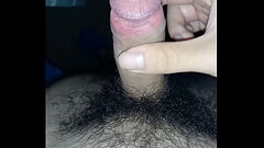 Chico caliente se masturba su rica verga sentado Thumb