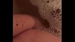 Katie fingers herself in the tub Thumb